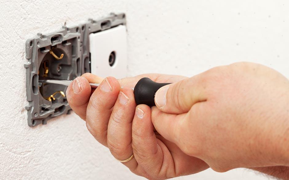 recherche travail électricien bâtiment Luchy